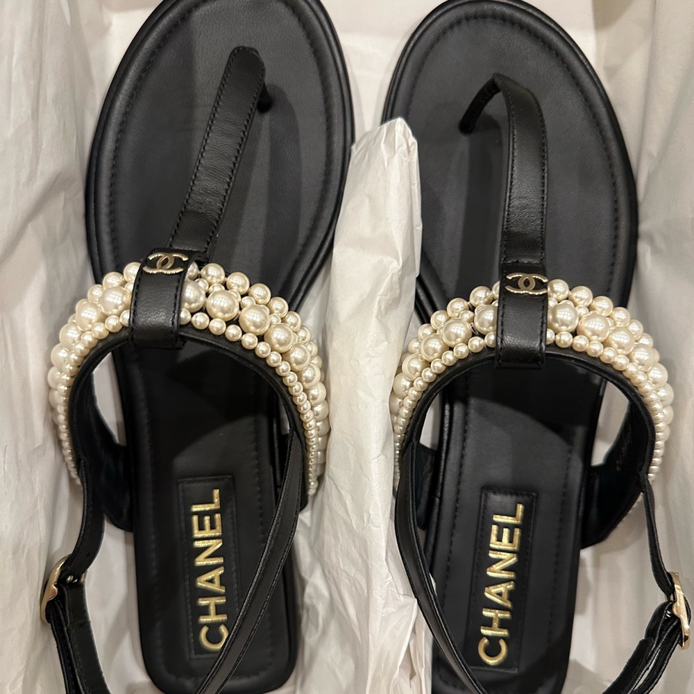 *NEW* Chanel PEARL SANDALS BNIB